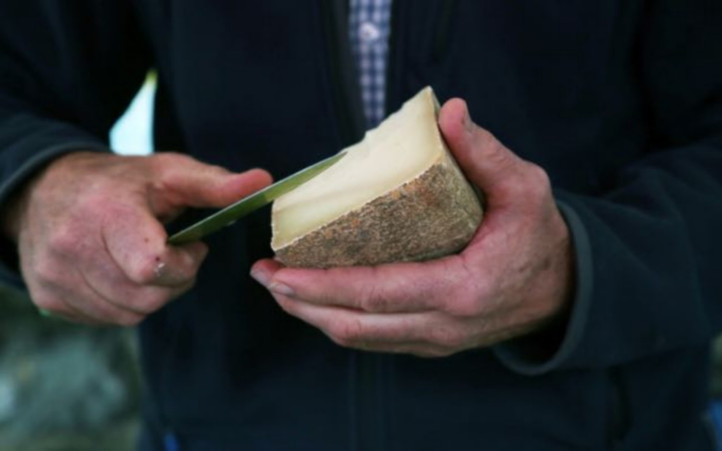 Marché aux produits de bouche et créateurs