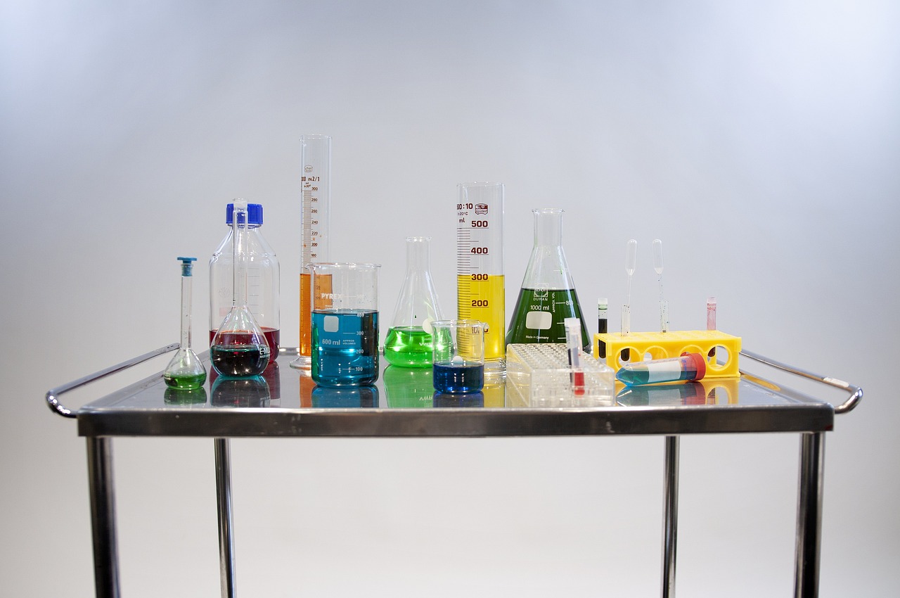 Atelier de chimie avec Les savants fous sur le thème La magie des réactions chimiques