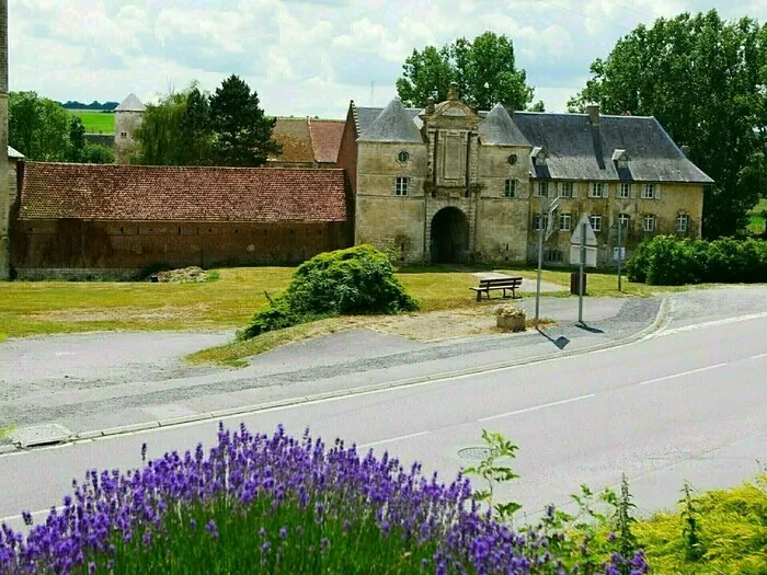 Visite Guidée du Château d'Esnes par les Amis du Château Chateau d'Esnes Esnes