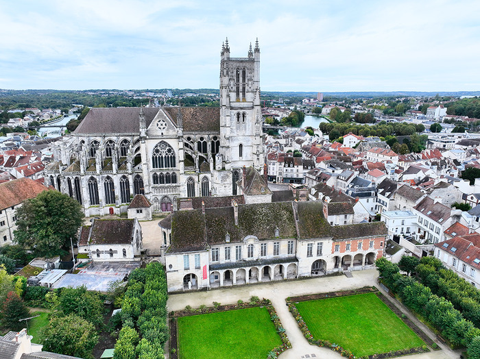 Table ronde: Meaux Ville d'art et d'histoire Cité épiscopale Meaux