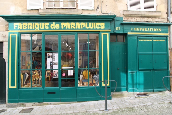 Visite de notre boutique et de nos ateliers pour participer à la fabrication et à la réparation d'un parapluie ou d'une ombrelle Fabrique de parapluies Francois Poitiers