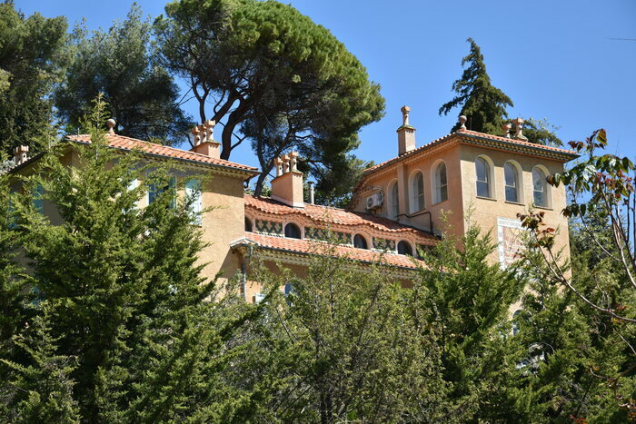 L’ARCHITECTURE DE VILLEGIATURE A GRASSE Fontaine de la Buanderie - fresque du jasmin Grasse