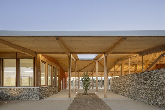 Visite architecturale Archicity : le groupe scolaire de Garons Groupe scolaire de Garons Garons