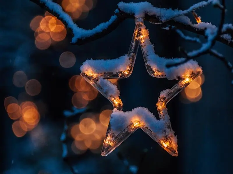 Chemin des lumières et fenêtres de l'Avent