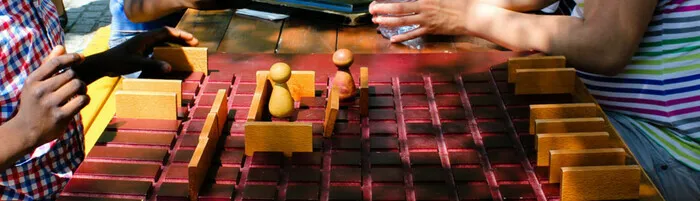 Jeux en bois géants Médiathèque Marcel-Rivière Saint-Pierre-en-Auge