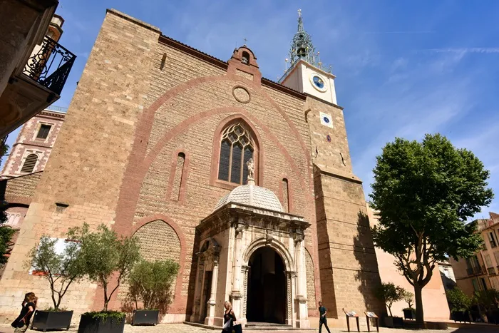 LA CATHÉDRALE DE SIÈCLE EN SIÈCLE