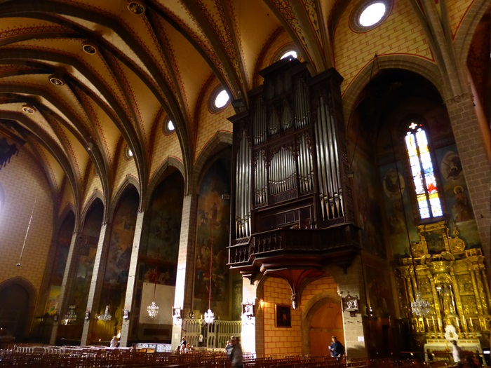 LA CATHÉDRALE DE CHAPELLE EN CHAPELLE