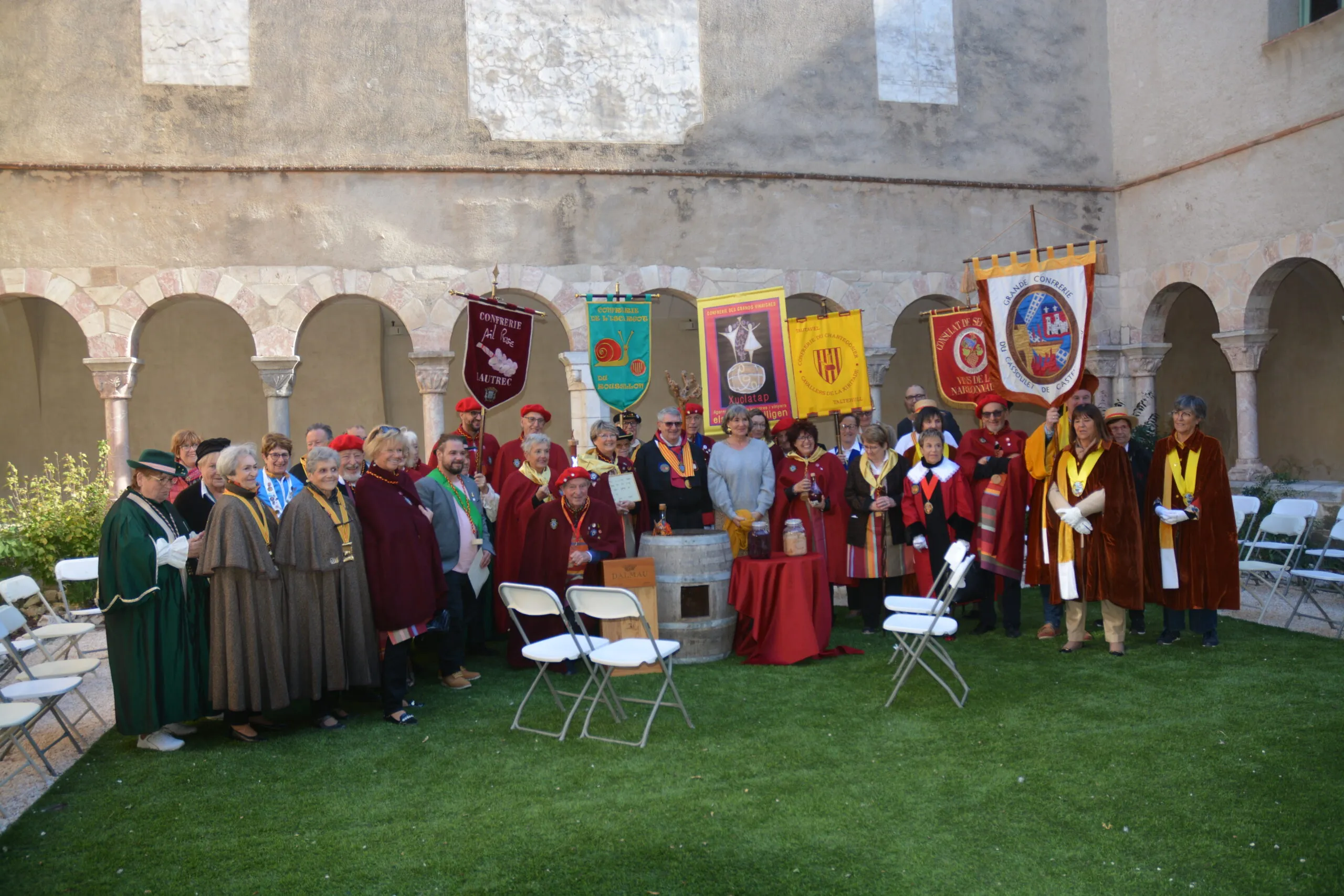 CONFRERIE DES GRANDS VINAIGRIERS CHÂPITRE ANNUEL 2024 CEREMONIE THEÂTRALE D'INTRONISATION