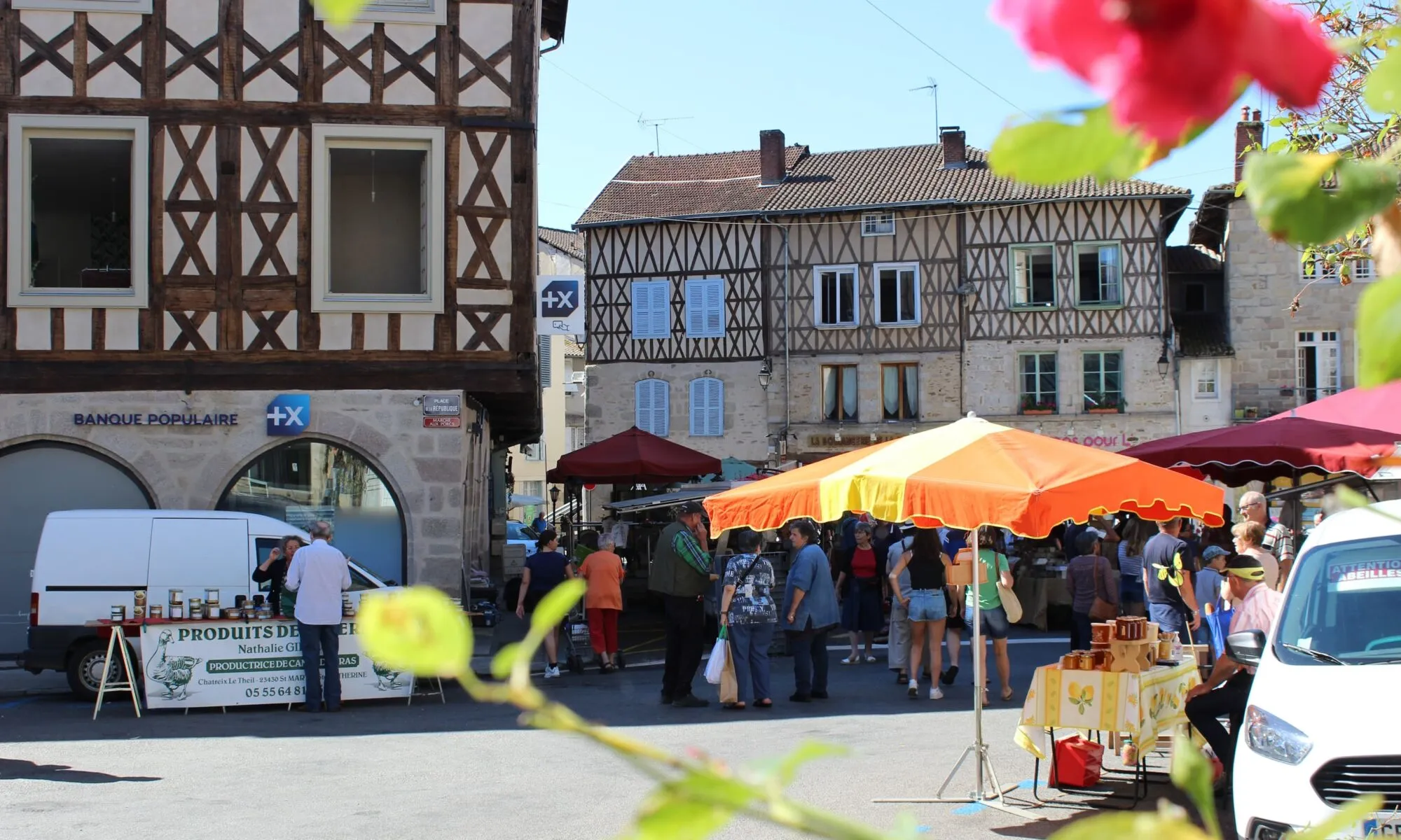 Marché hebdomadaire à Saint-Léonard de Noblat