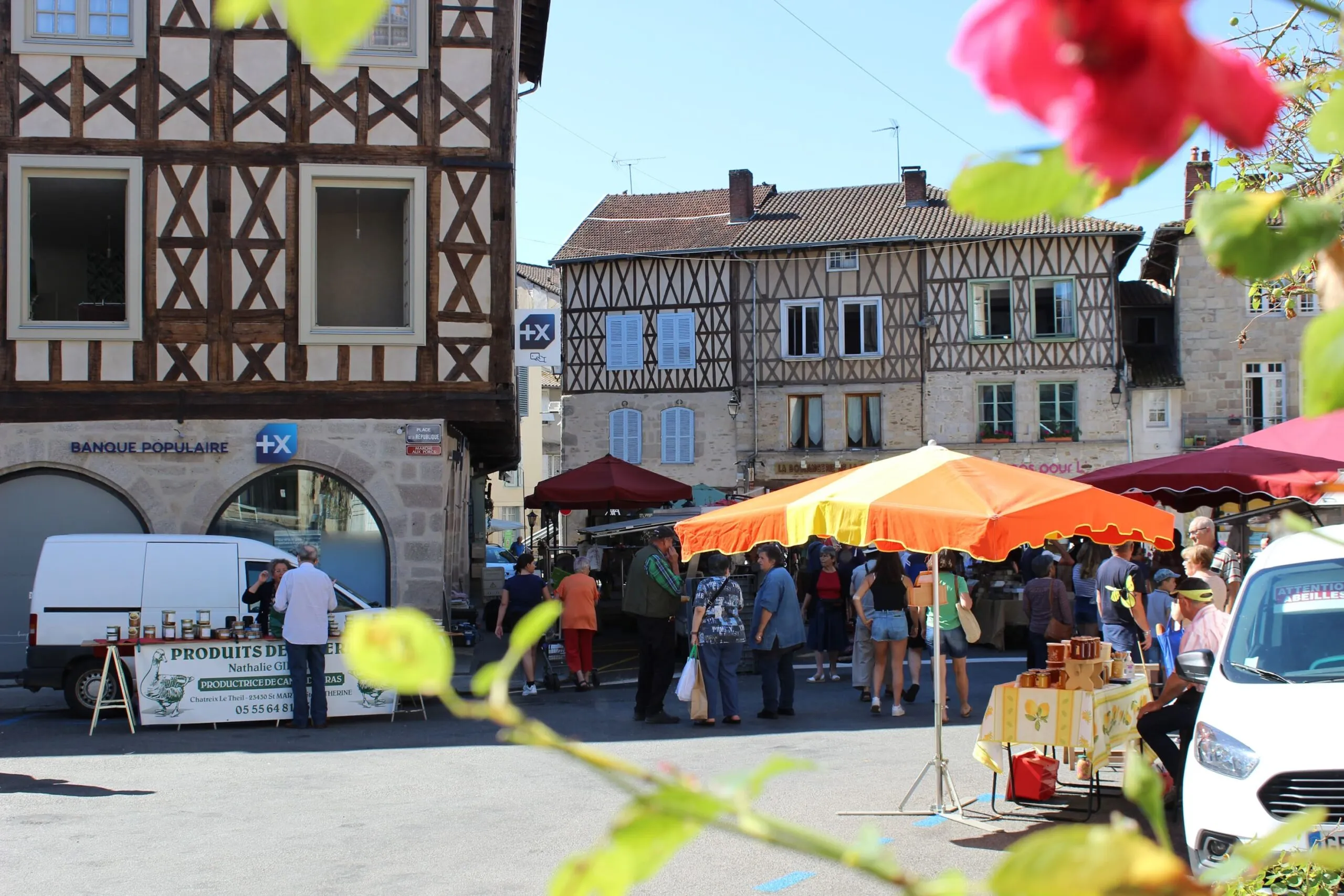 Marché hebdomadaire à Saint-Léonard de Noblat