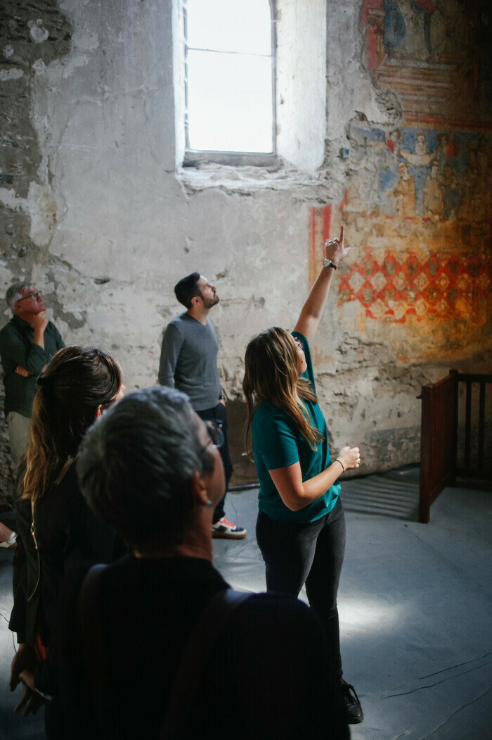 Gros plan sur les peintures murales de l'église médiévale Site de la Chartreuse Sainte-Croix-en-Jarez Sainte-Croix-en-Jarez