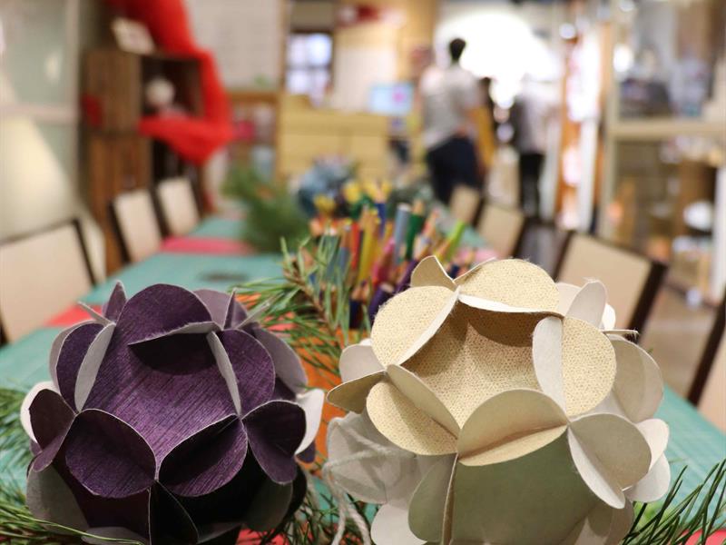 Atelier de Noël Fabriquez votre boule de Noël en papier (à partir de 8 ans)