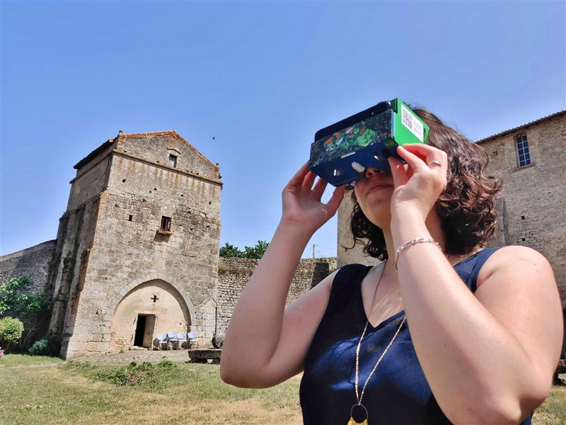 Visite d'Airvault à l'époque médiévale avec la réalité virtuelle Legendr