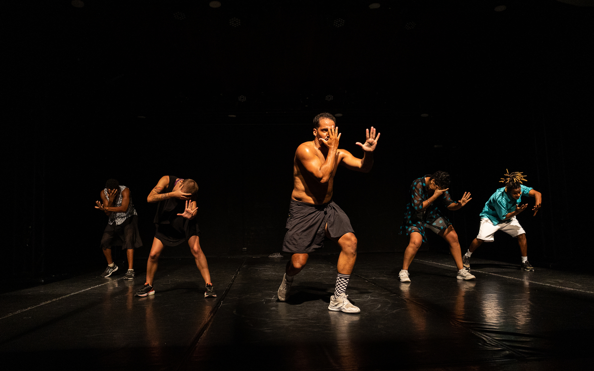 DANÇA FRÁGIL Companhia Híbrida / Renato Cruz Le Carreau du Temple Paris