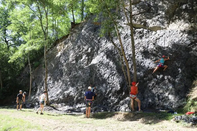 ESCALADE SORTIE FALAISE ET PARCOURS AVENTURE