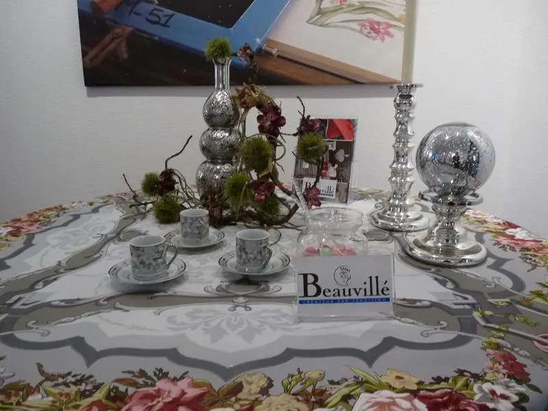 Exposition tables de fête décorées par Beauvillé