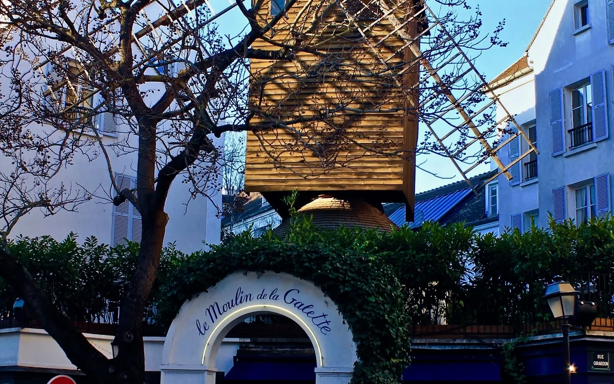 Jeu de piste à Paris : La Romance de la Butte départ : amphithéâtre en pierre dans le square Marcel Bleustein-Blanchet Paris