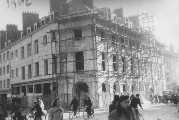 La rue Royale reconstruite Place du Martroi