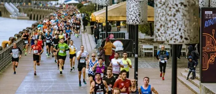 La course des 10KM ETPM des quais de Bordeaux ! Le long des Quais Bordeaux