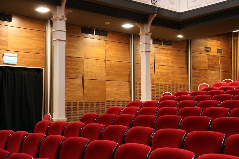 Théâtre Le portable et le tapis