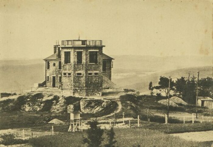 Présentation du futur complexe scientifique et astronomique de Château-Chinon Ville Centre culturel Condorcet Château-Chinon (Ville)