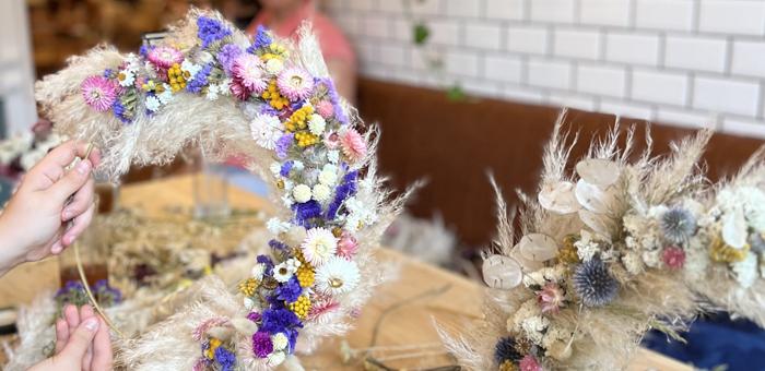 ATELIER COURONNE DE FLEURS SÉCHÉES