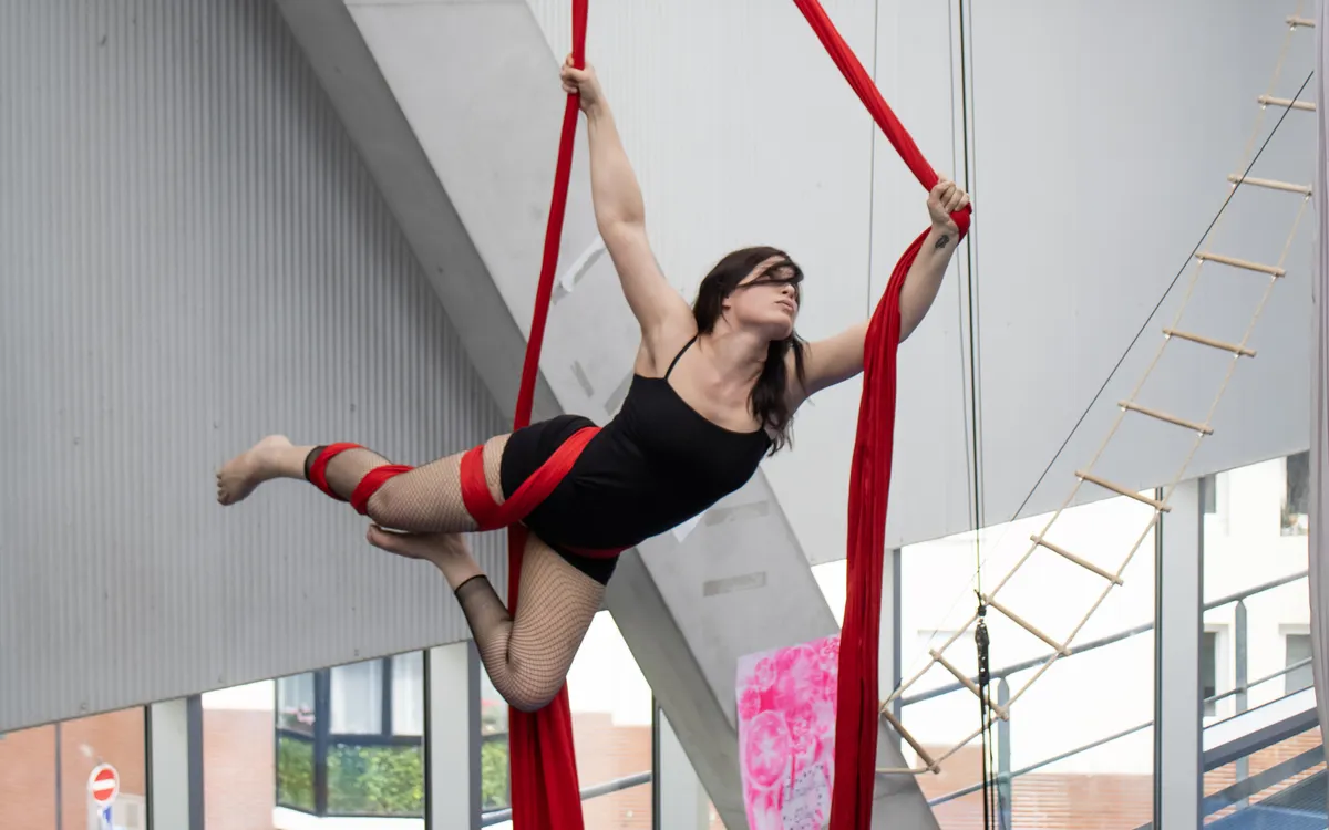 Stage vacances d'automne - Cirque aérien adultes au centre Paris Anim' Wangari Centre Paris Anim' Wangari Maathai Paris