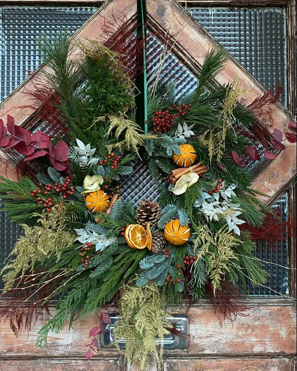 Atelier floral couronne de Noël proposé par Lily Pomme