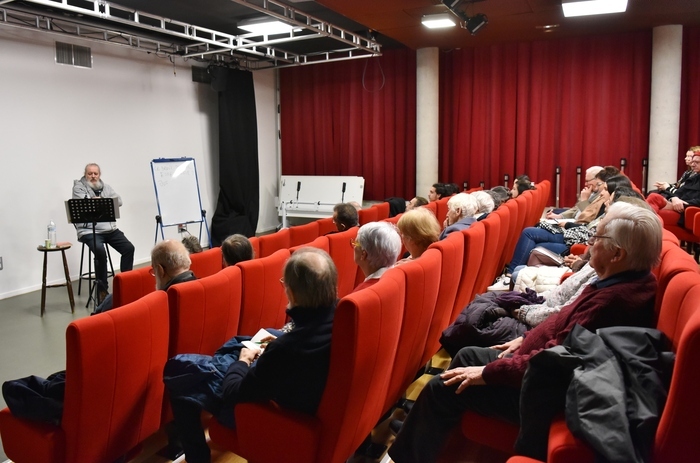 Conférence populaire de philo : à quoi sert l'histoire ? L'Atelier Media Carvin