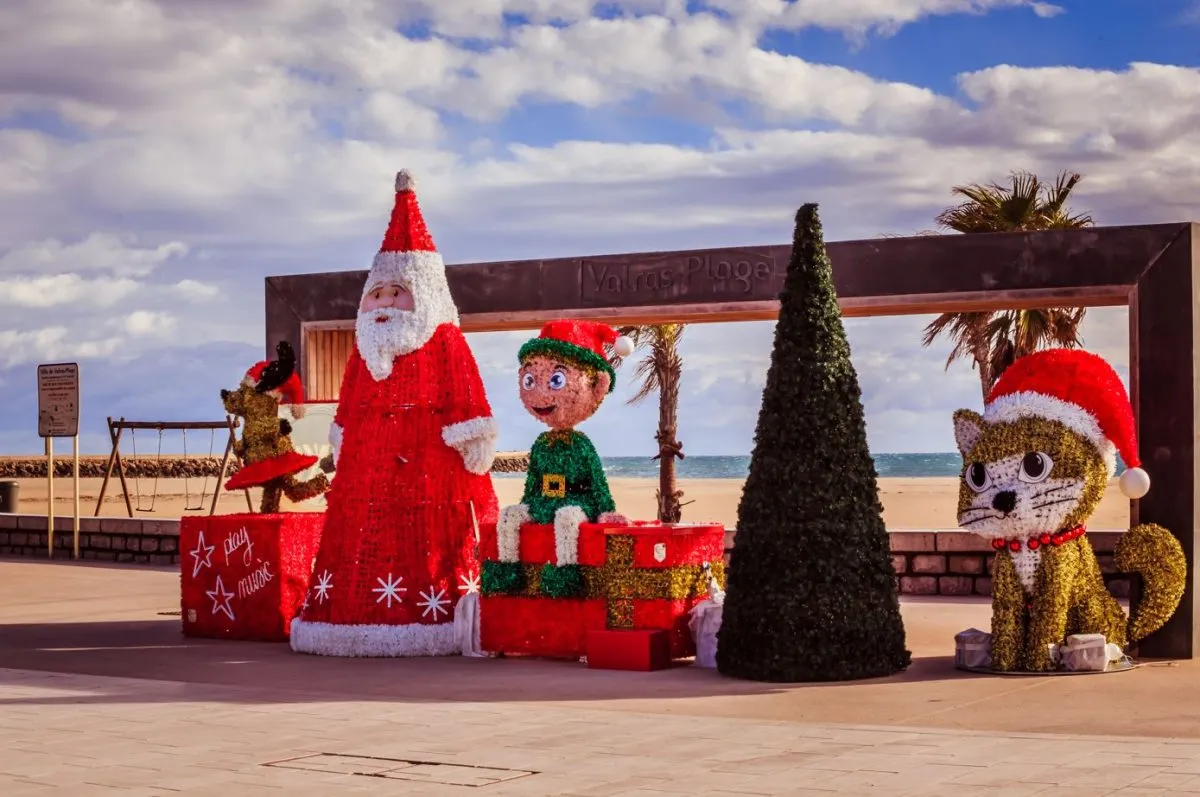 DÉCORATION DU SAPIN GÉANT