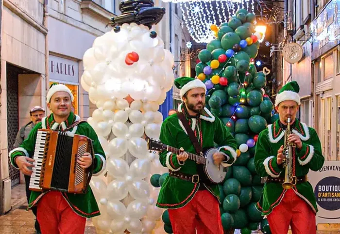 La fanfare des Lutins de Noël Place Jean Jaurés Carvin