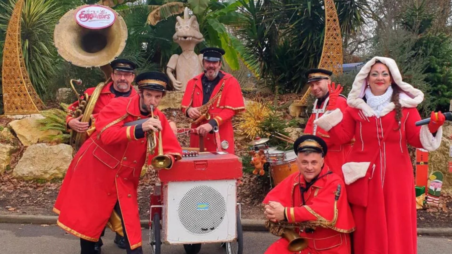 Noël à Chartres spectacle déambulatoire "Ca cartoon" par les Enjoliveurs