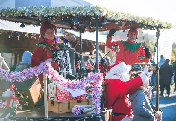 Noël à Niort Déambulation "Le Chariot du Père Noël"