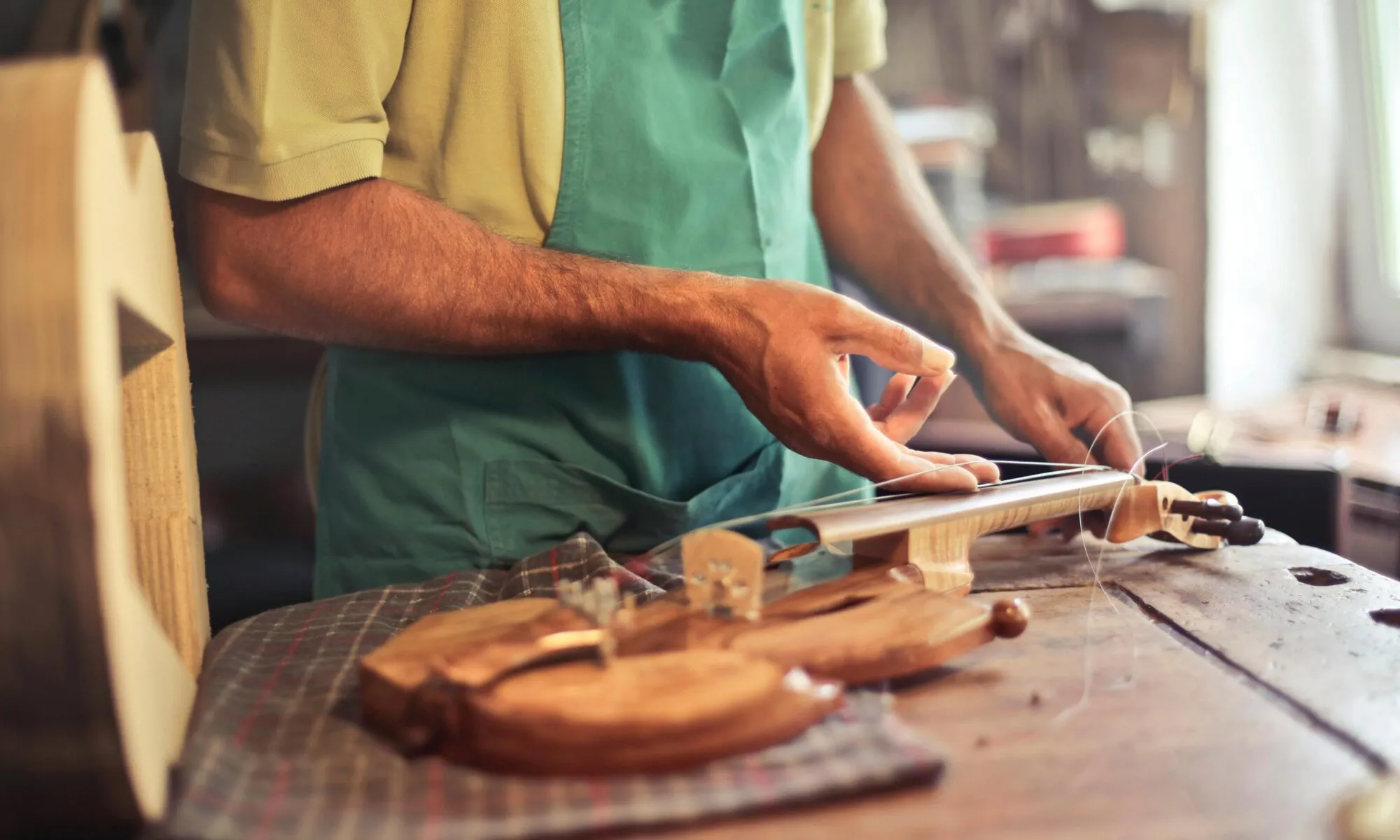 ATELIER LUTHERIE REPAIR TA GUITARE CAFÉ