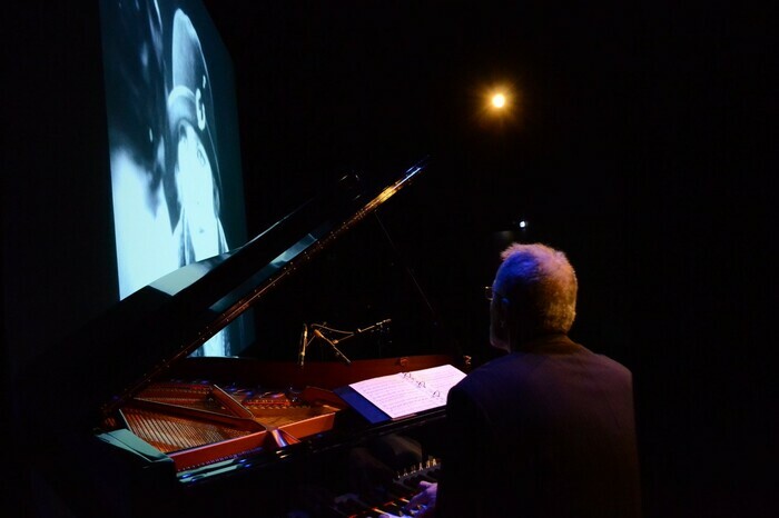 CINÉ-CONCERT « CHARLOT FESTIVAL » par le duo Vesterman-Bjurström Théâtre des Arcades de Buc Buc