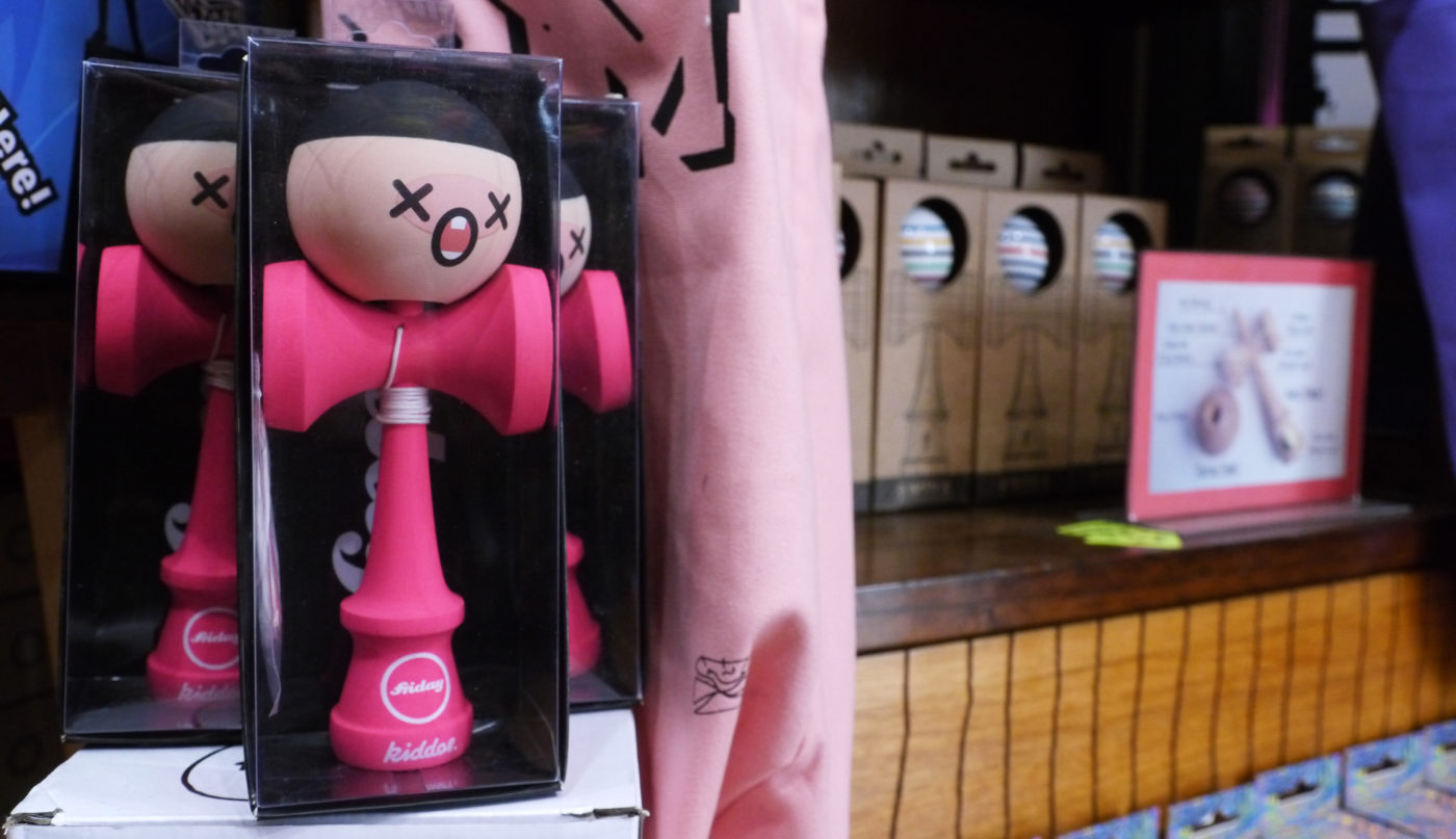 JEU. LE KENDAMA A LE VENT EN POUPE !
