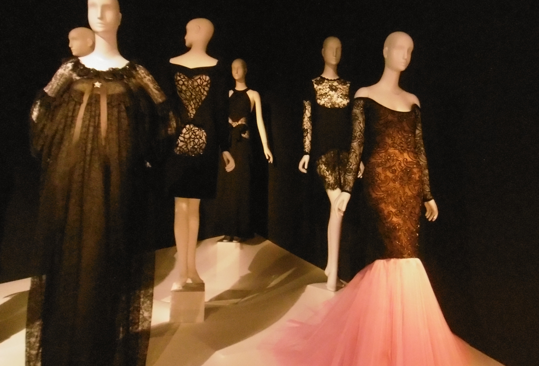 Paris. Le musée Yves Saint Laurent expose Transparences jusqu’au 25 août